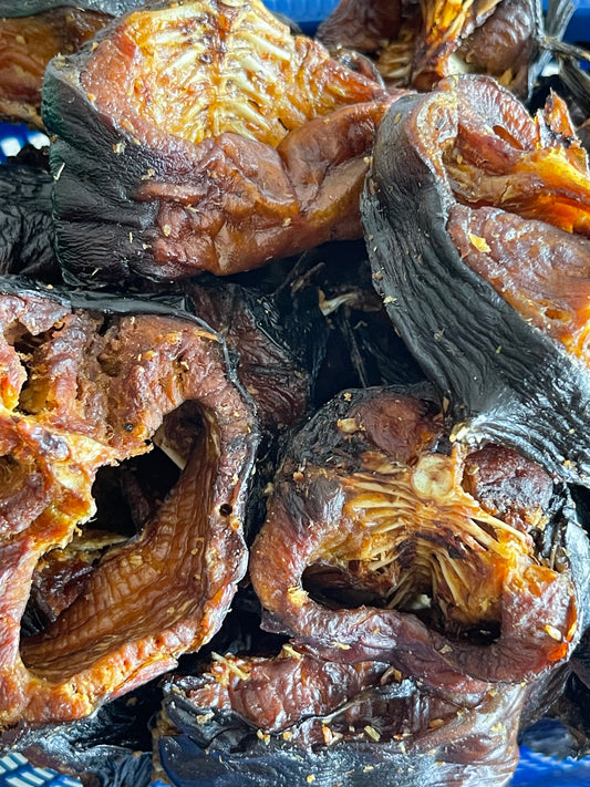 Cut dry fish 4 pieces